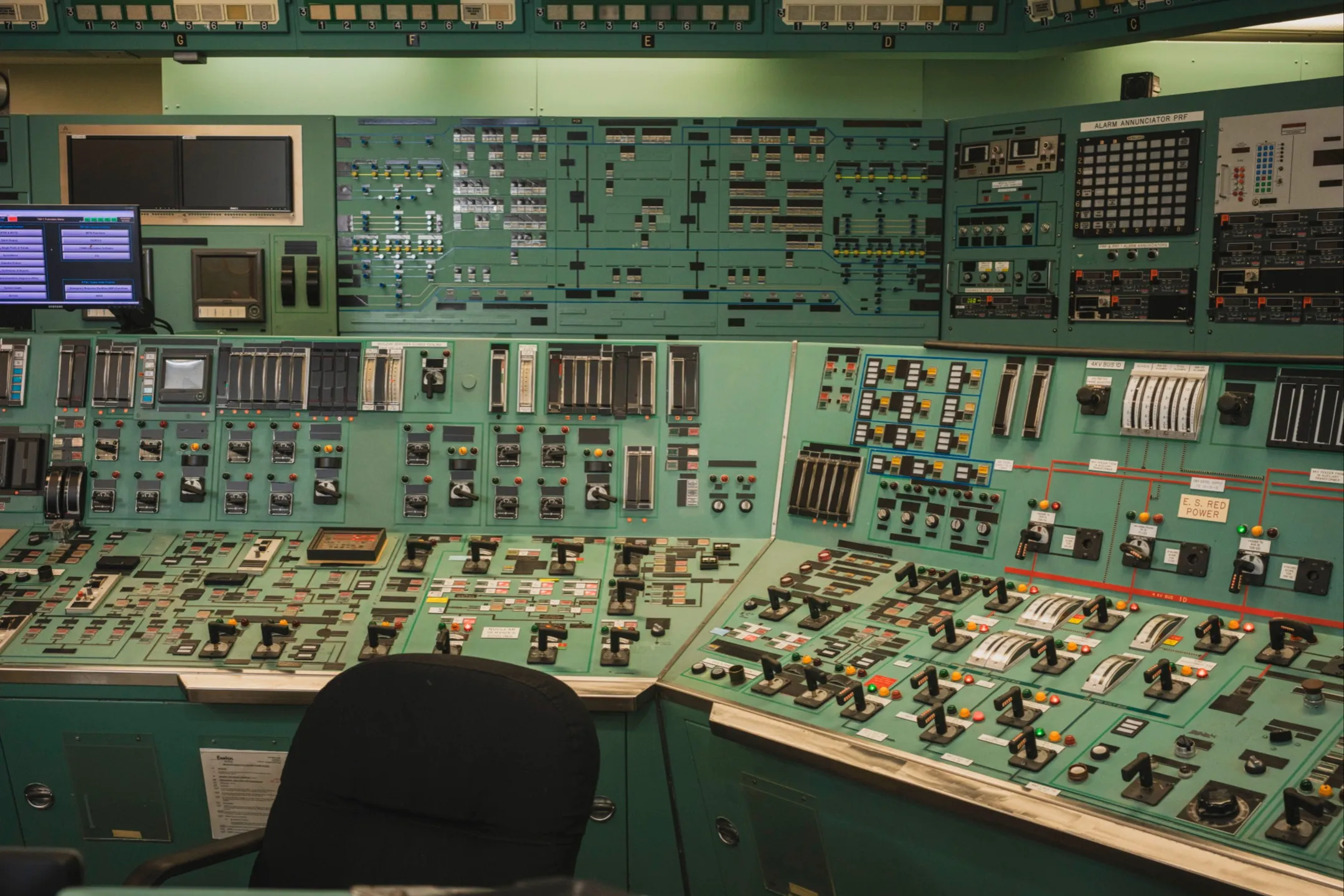 The main control room at the Crane Clean Energy Center, formerly the三里岛nuclear power plant 